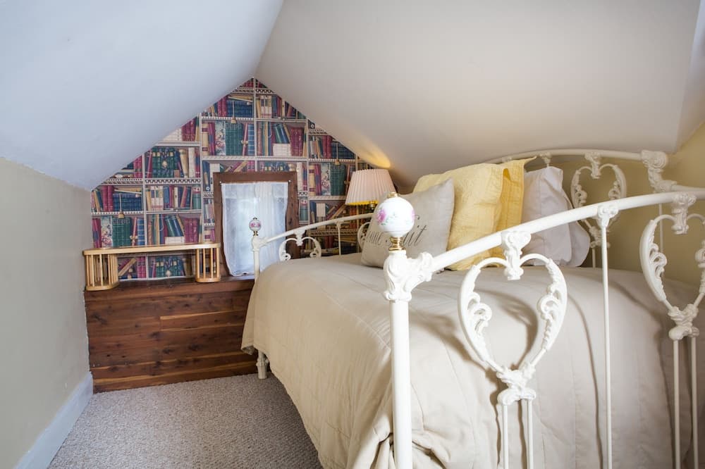 Burke Manor Inn & Pavilion interior in Gibsonville, NC — gallery photo 2