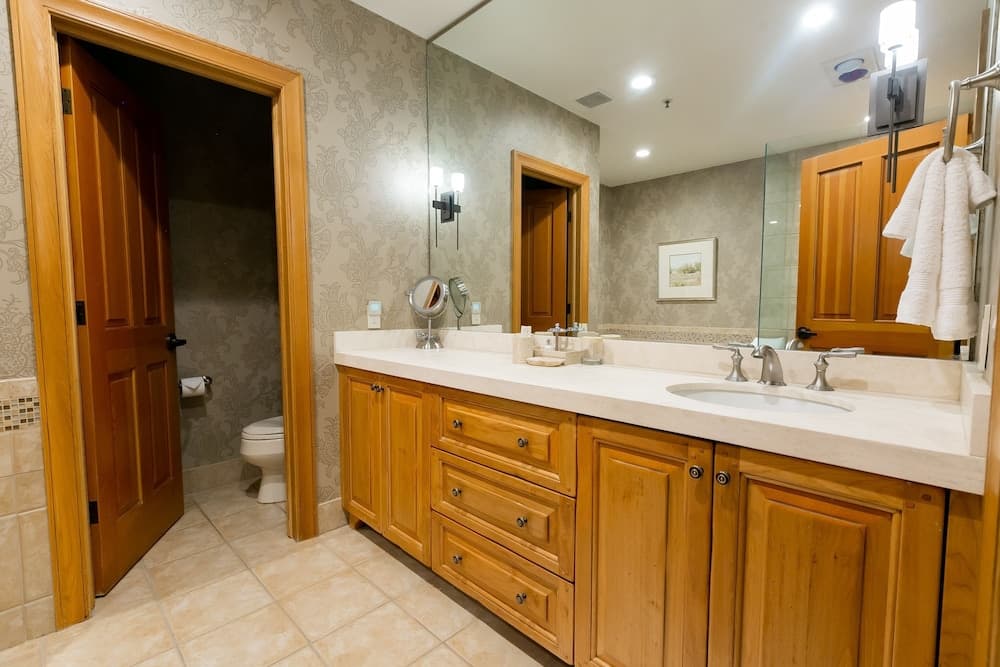 Luxury King Room With Mountain View Hotel Room by RedAwning property views in Park City, UT — gallery photo 3
