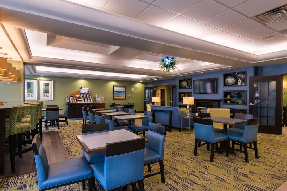 Holiday Inn Express Hotel and Suites Scranton by IHG gallery photo in Scranton, PA — image 10