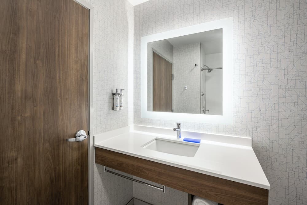 Holiday Inn Express & Suites Phoenix East - Gilbert by IHG gallery photo in Gilbert, AZ — image 7