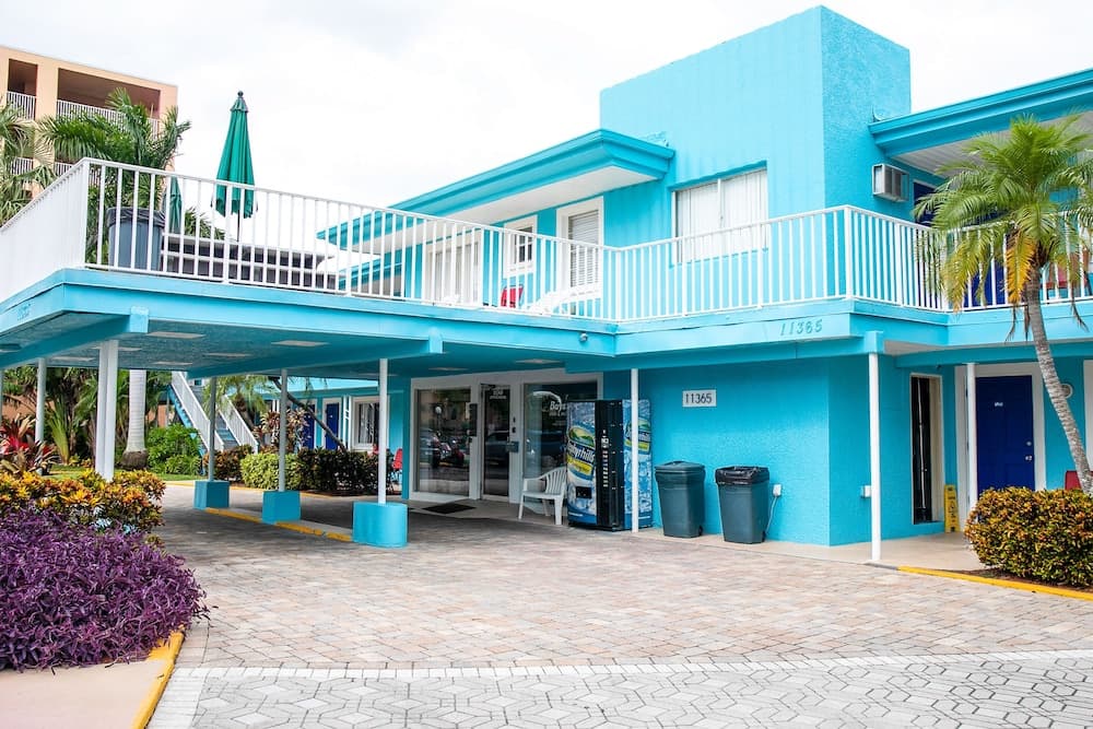 The Bayside Inn & Marina featured exterior or lobby in Treasure Island, FL — similar hotel