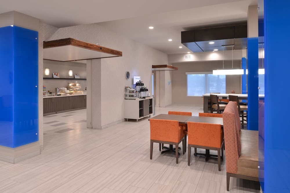 Holiday Inn Express & Suites Houston E - Pasadena by IHG gallery photo in Pasadena, TX — image 23