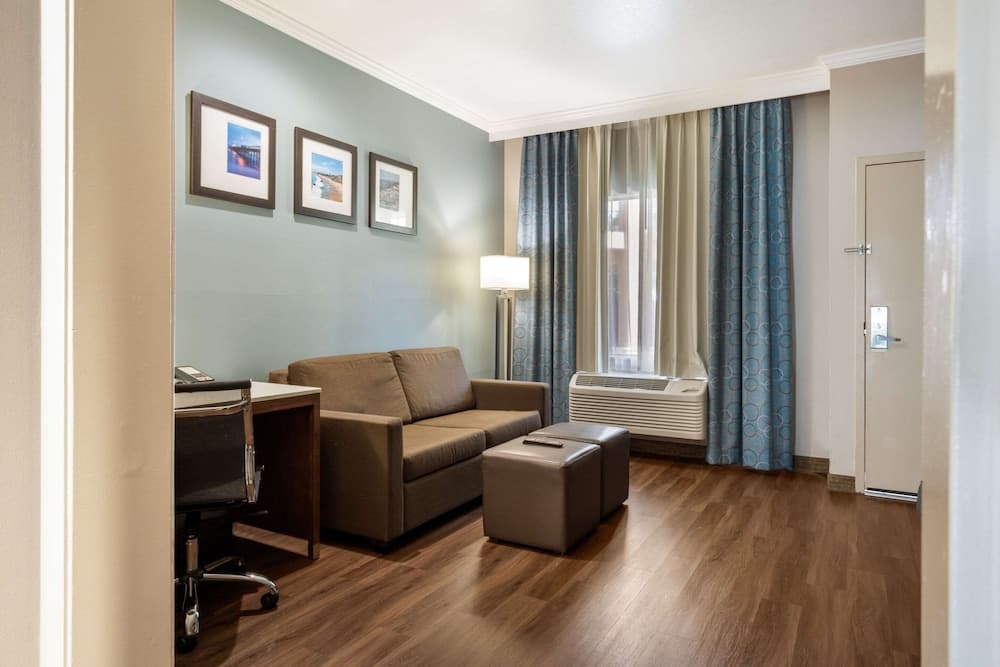 MainStay Suites John Wayne Airport by Choice Hotels gallery photo in Santa Ana, CA — image 55