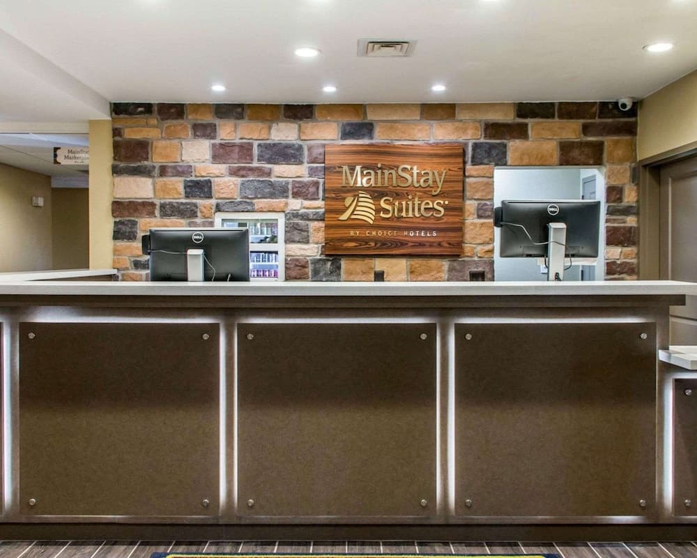MainStay Suites Cotulla interior in Cotulla, TX — gallery photo 2