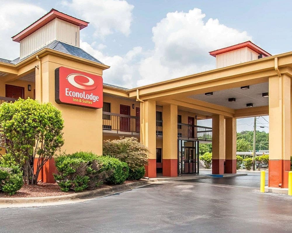 Econo Lodge Inn & Suites Tuscaloosa I-20 featured exterior or lobby in Tuscaloosa, AL — similar hotel