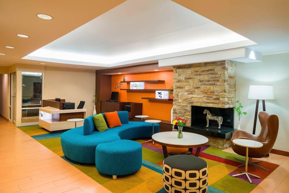 Best Western Allentown Bethlehem Lehigh Valley Inn & Suites interior in Bethlehem, PA — gallery photo 2