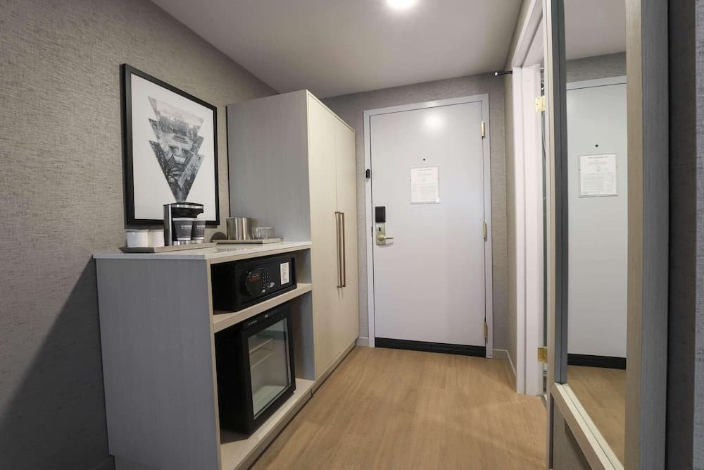 Radisson Plaza Hotel at Kalamazoo Center interior in Kalamazoo, MI — gallery photo 2