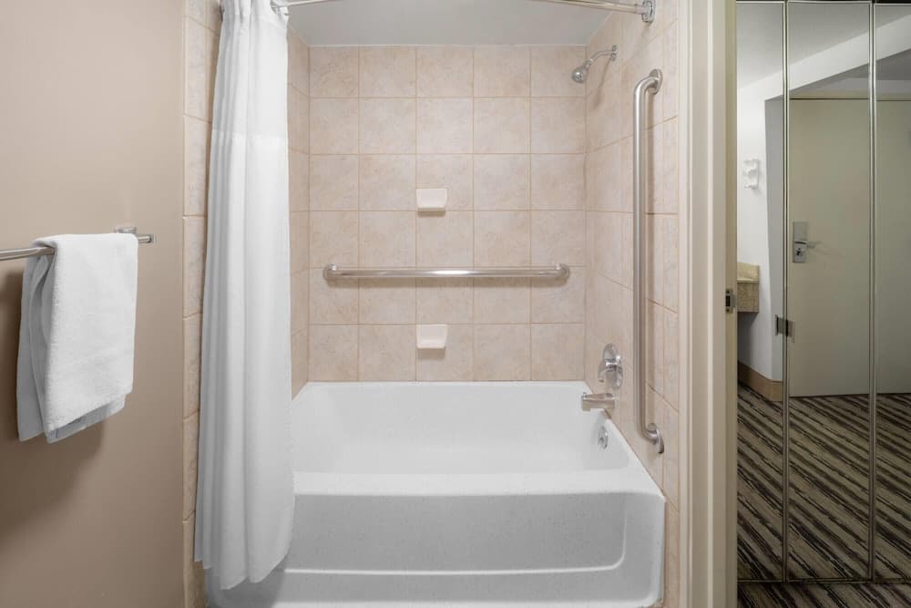 Endeavor Inn & Suites, Trademark Collection by Wyndham gallery photo in Topeka, KS — image 28