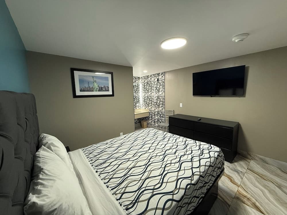 Beauty Rest Hotel property views in Edison — gallery photo 3