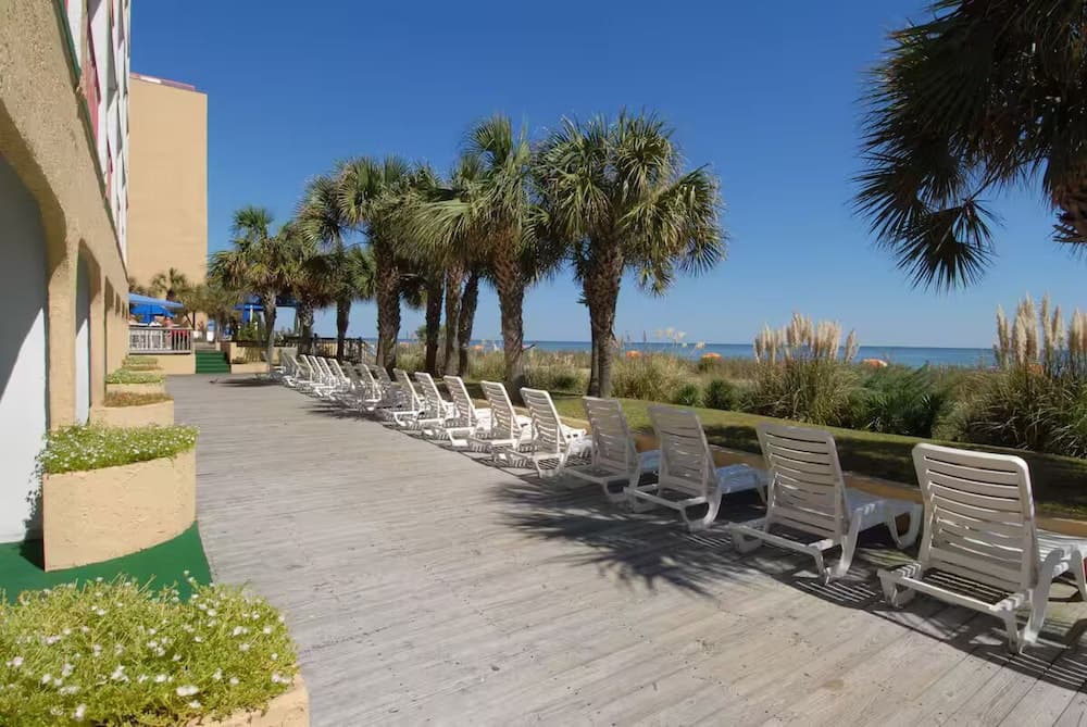 Hotel O Sunset Waves Myrtle Beach, Sc featured exterior or lobby in Myrtle Beach, SC — similar hotel