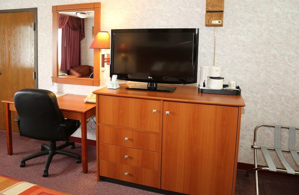 Magnuson Hotel Howell gallery photo in Howell, MI — image 6