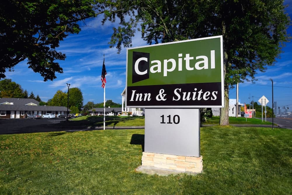 Capital Inn & Suites interior in Rensselaer, NY — gallery photo 2