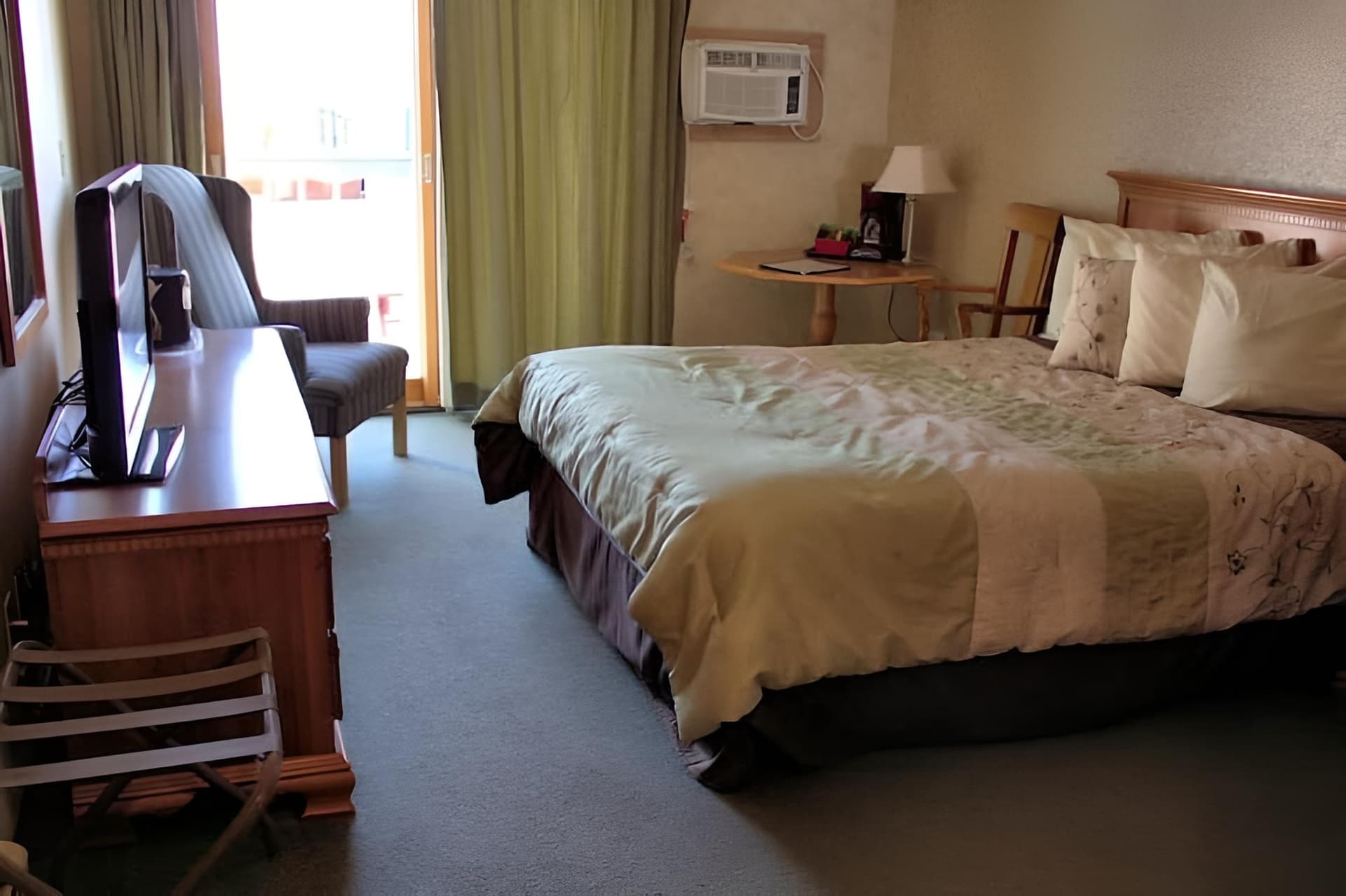 Pier Plaza Lodging interior in Bayfield, WI — gallery photo 2