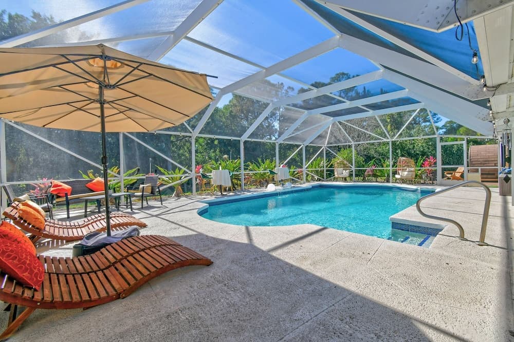 Whats So Addictive About This Green House? interior in West Palm Beach, FL — gallery photo 2