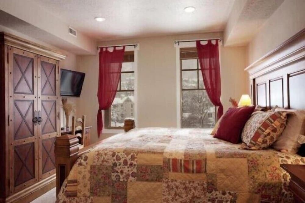 Updated Town Pointe by Park City Vacations property views in Park City, UT — gallery photo 3