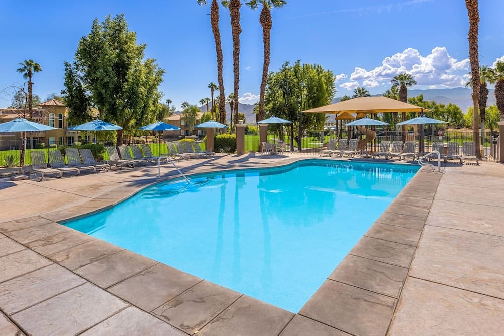 Marriott's Desert Springs Villas II interior in Palm Desert, CA — gallery photo 2