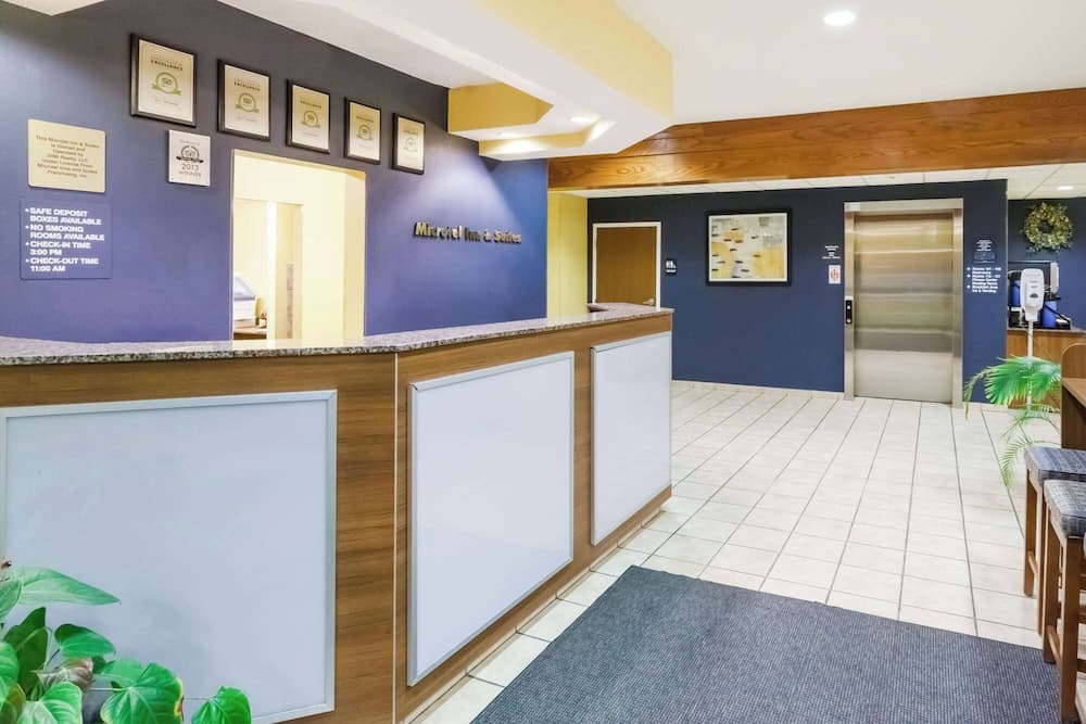 Microtel Inn & Suites by Wyndham Dickson City/Scranton interior in Scranton, PA — gallery photo 2