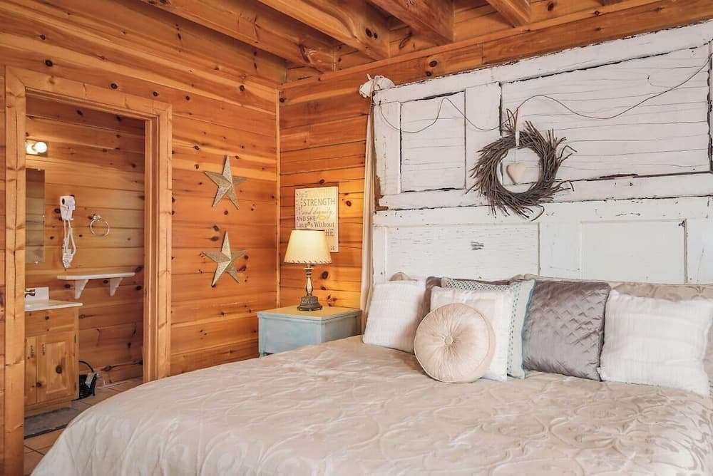 Sweet Slice of Heaven property views in Sevierville, TN — gallery photo 3
