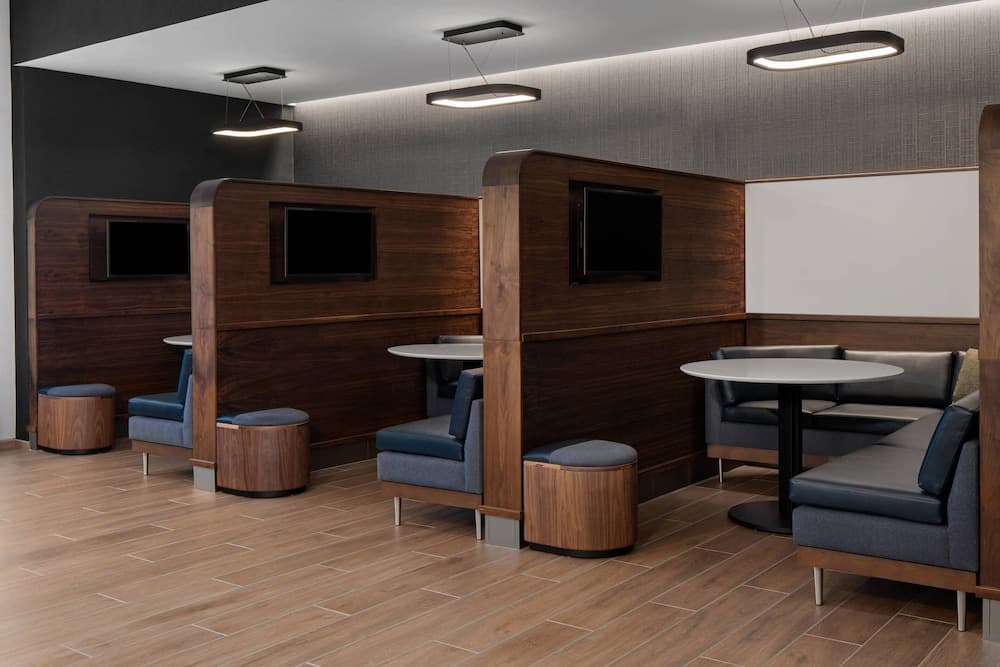 Courtyard by Marriott Houston I-10 West/Memorial interior in Houston, TX — gallery photo 2
