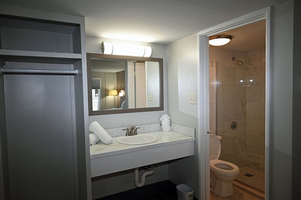 Whaler Inn and Suites interior in New Bedford, MA — gallery photo 2