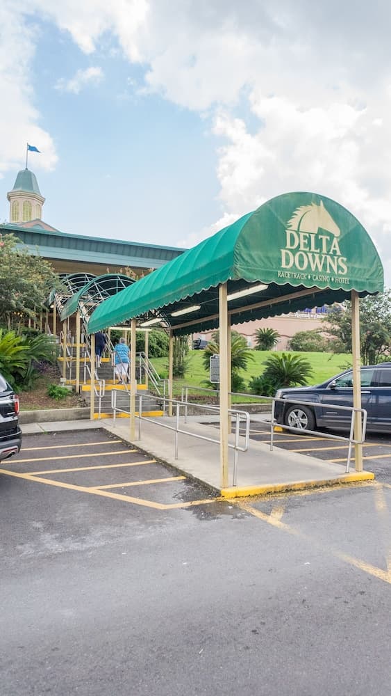 Delta Downs Racetrack Casino Hotel gallery photo in Vinton, LA — image 34
