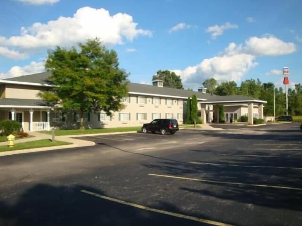 American Heritage Inn featured exterior or lobby in Portland, MI — similar hotel