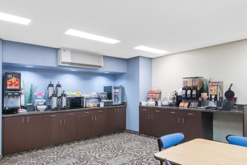Microtel Inn & Suites by Wyndham Seneca Falls gallery photo in Waterloo — image 5