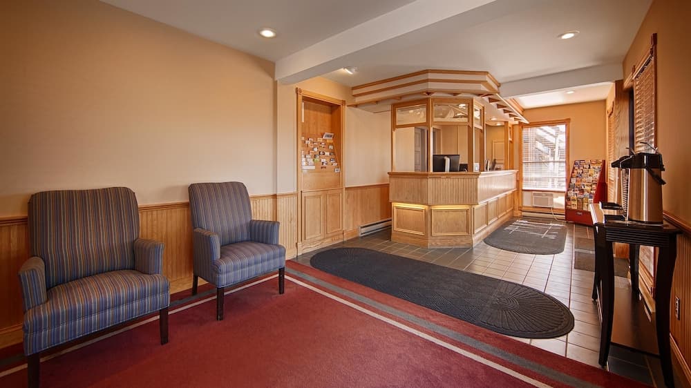 Best Western River Terrace interior in Cheboygan, MI — gallery photo 2