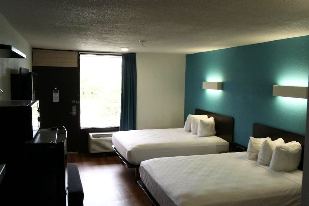 Americas Best Value Inn Beeville interior in Beeville, TX — gallery photo 2