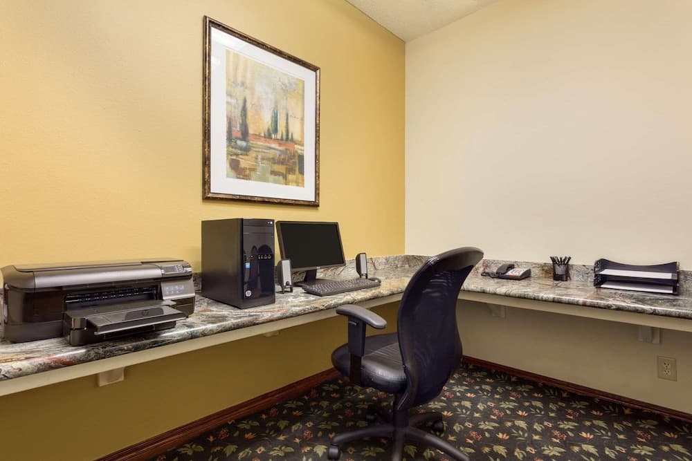 Country Inn & Suites by Radisson, Norman near University gallery photo in Norman, OK — image 14