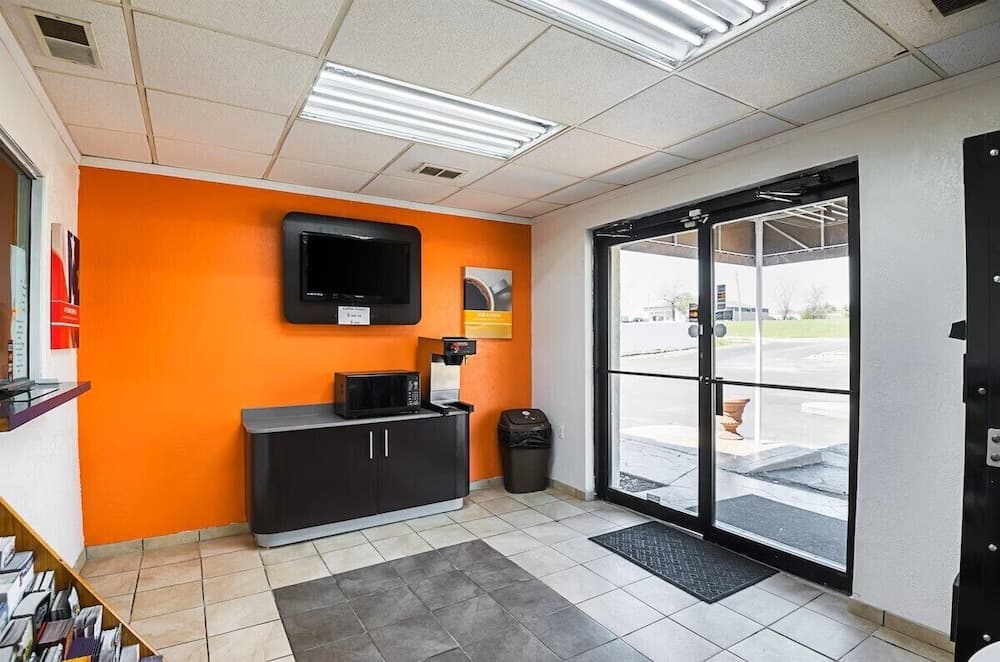 Economy Hotel Kansas City property views in Blue Springs, MO — gallery photo 3