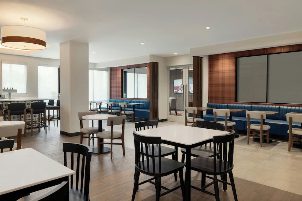 Towneplace Suites By Marriott Lancaster, PA interior in Lancaster, PA — gallery photo 2