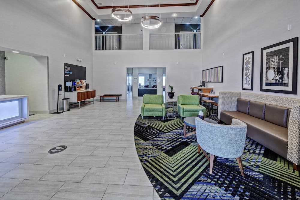 Holiday Inn Express Hotel & Suites Clarksville by IHG interior in Clarksville, AR — gallery photo 2