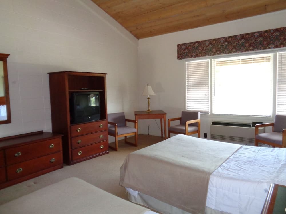 High Meadows Inn property views in Roaring Gap — gallery photo 3