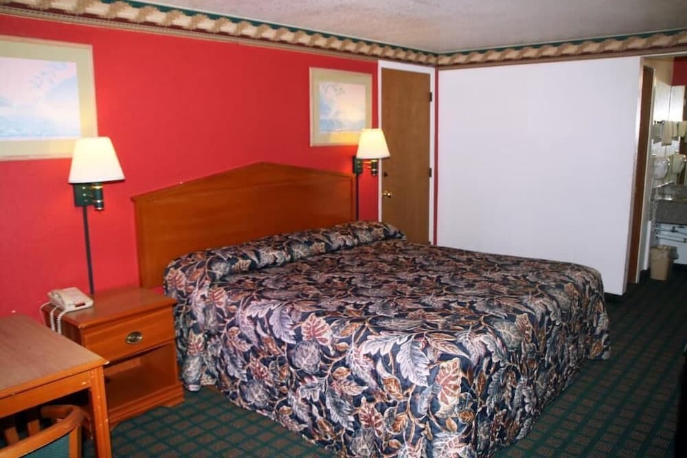 Rodeway Inn Llano property views in Llano, TX — gallery photo 3