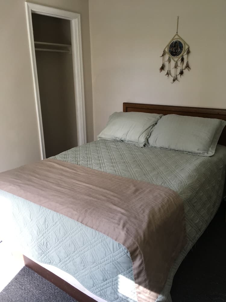 White Feather Motel property views in Lexington, MI — gallery photo 3