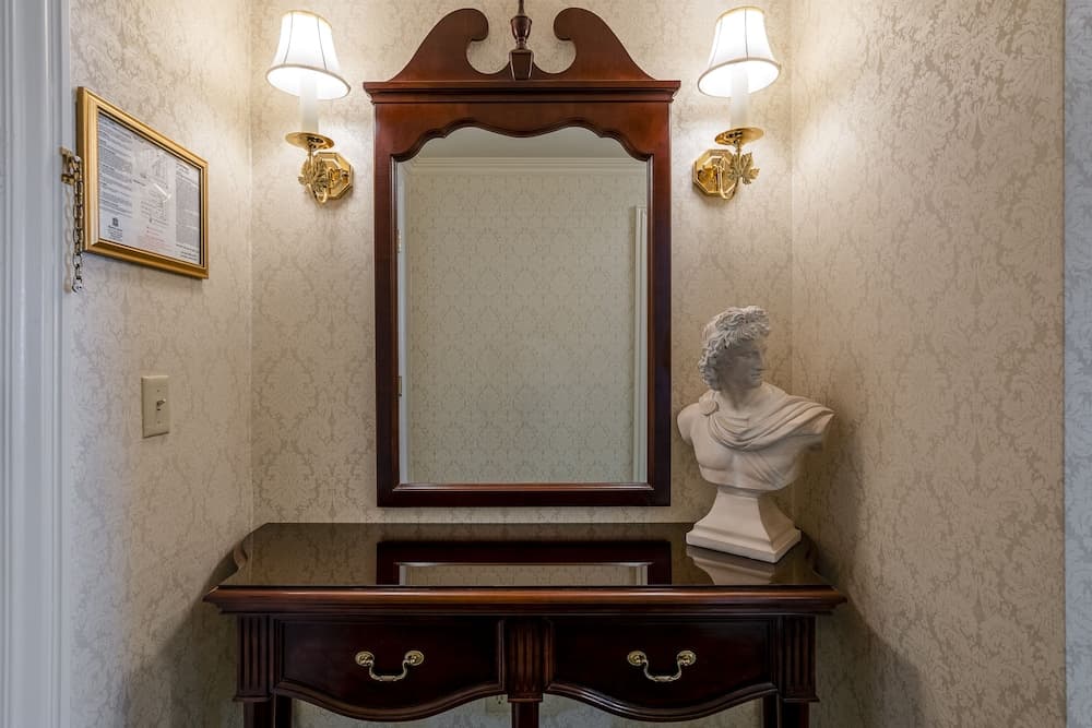 Bristol Hotel, Boutique Collection interior in Campbell, CA — gallery photo 2