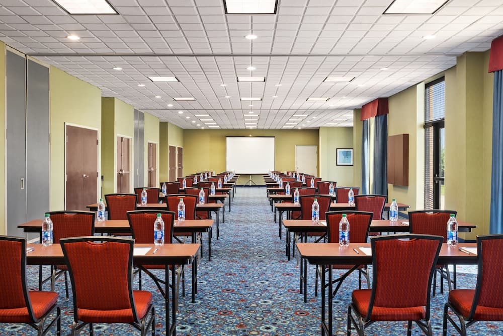 Holiday Inn Express & Suites Akron Regional Airport Area by IHG gallery photo in Akron, OH — image 34