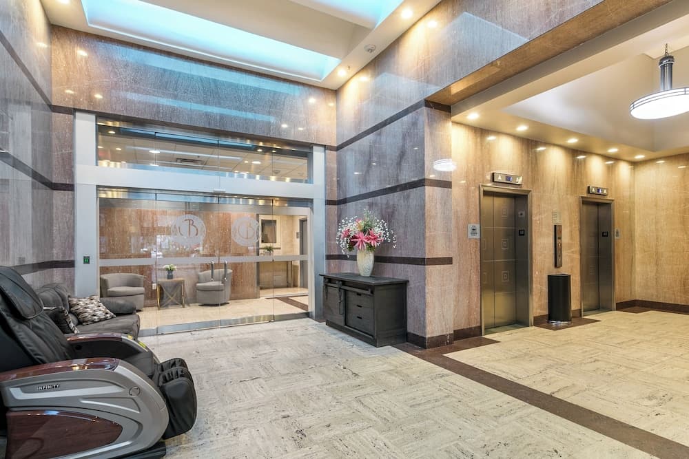 Spacious 4B Oasis steps from French Quarter property views in New Orleans, LA — gallery photo 3