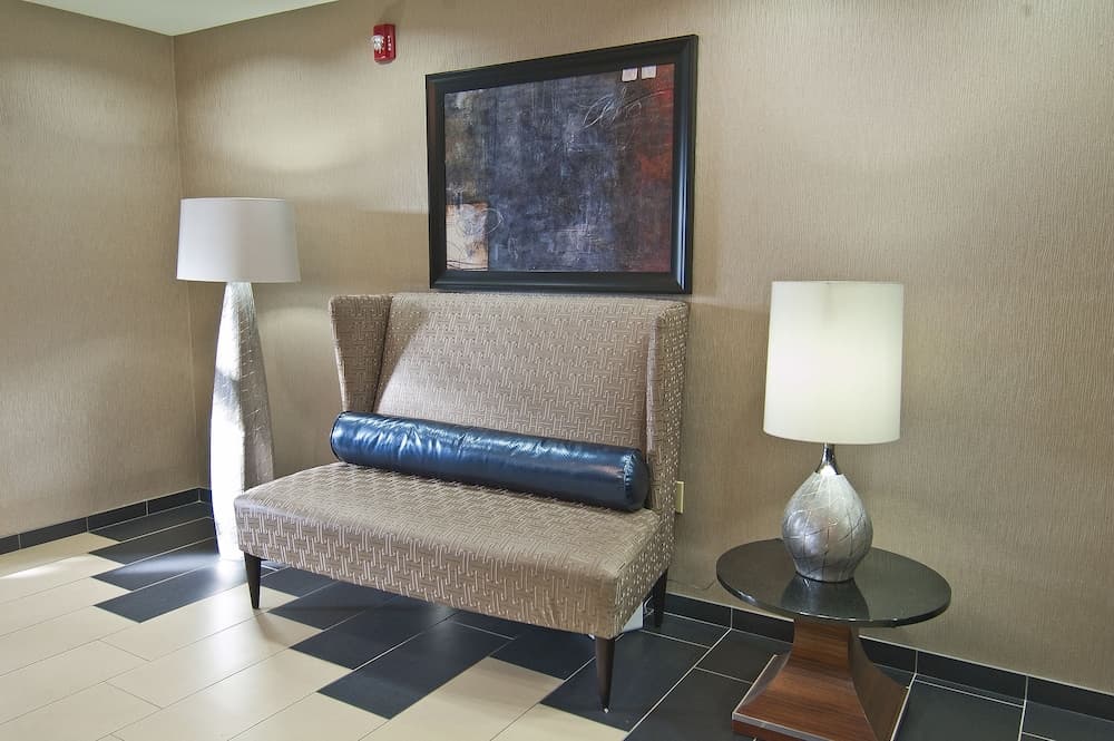 Holiday Inn Express & Suites Jackson / Pearl Intl Airport by IHG interior in Pearl, MS — gallery photo 2