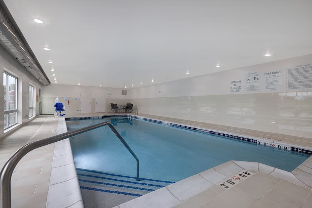 Holiday Inn Express & Suites Detroit Dearborn by IHG gallery photo in Dearborn, MI — image 22