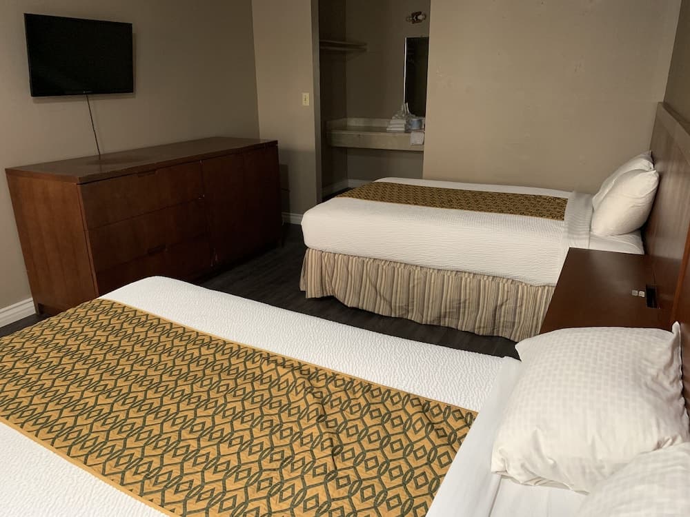 Circle Inn Motel interior in Jurupa Valley, CA — gallery photo 2
