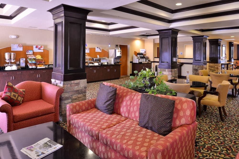 Holiday Inn Express Hotel & Suites Lincoln by IHG interior in Lincoln, CA — gallery photo 2