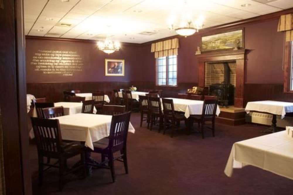 St. Brendan's Inn gallery photo in Green Bay, WI — image 37