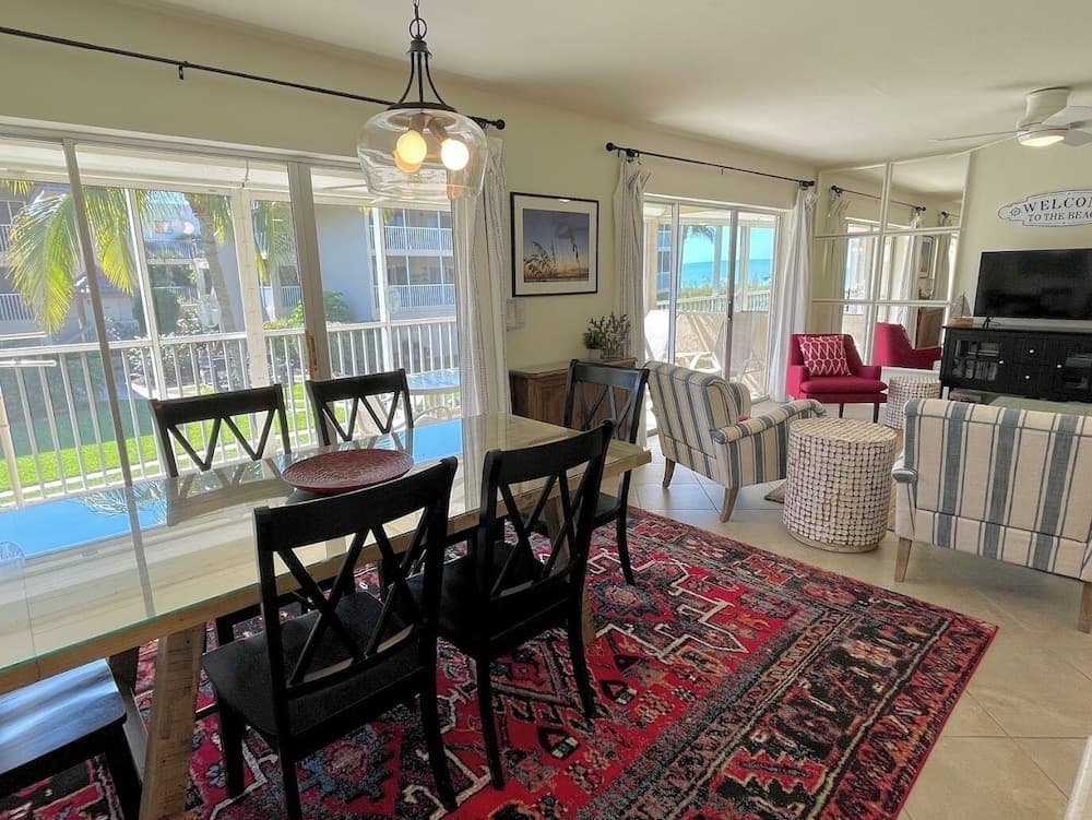 Sanibel Siesta on the Beach interior in Sanibel, FL — gallery photo 2