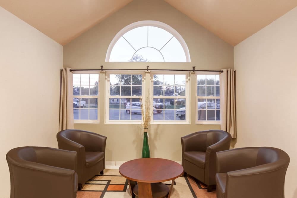 Super 8 by Wyndham Schenectady/Albany Area interior in Schenectady, NY — gallery photo 2