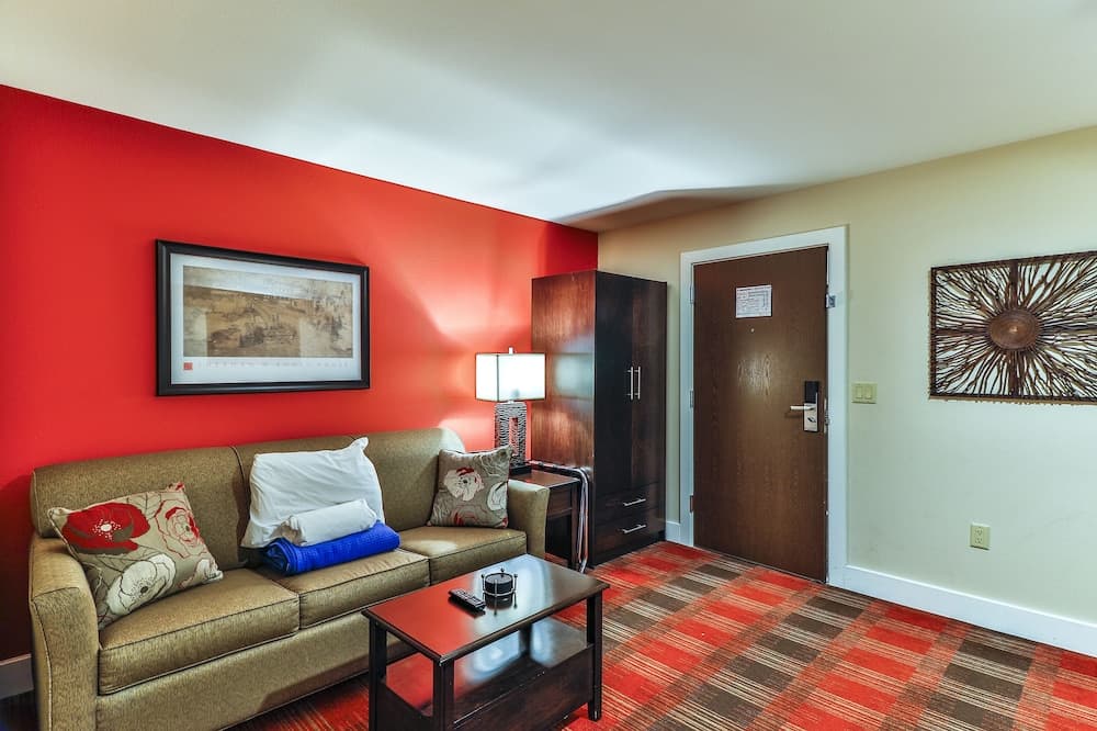 Polynesian Hotel & Suites Wisconsin Dells/Lake Delton property views in Wisconsin Dells, WI — gallery photo 3