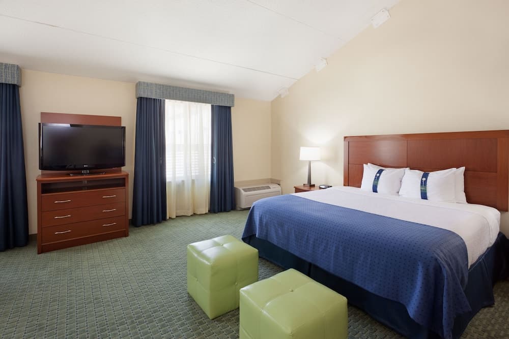 Iris Hotel Cape Cod interior in Falmouth, MA — gallery photo 2