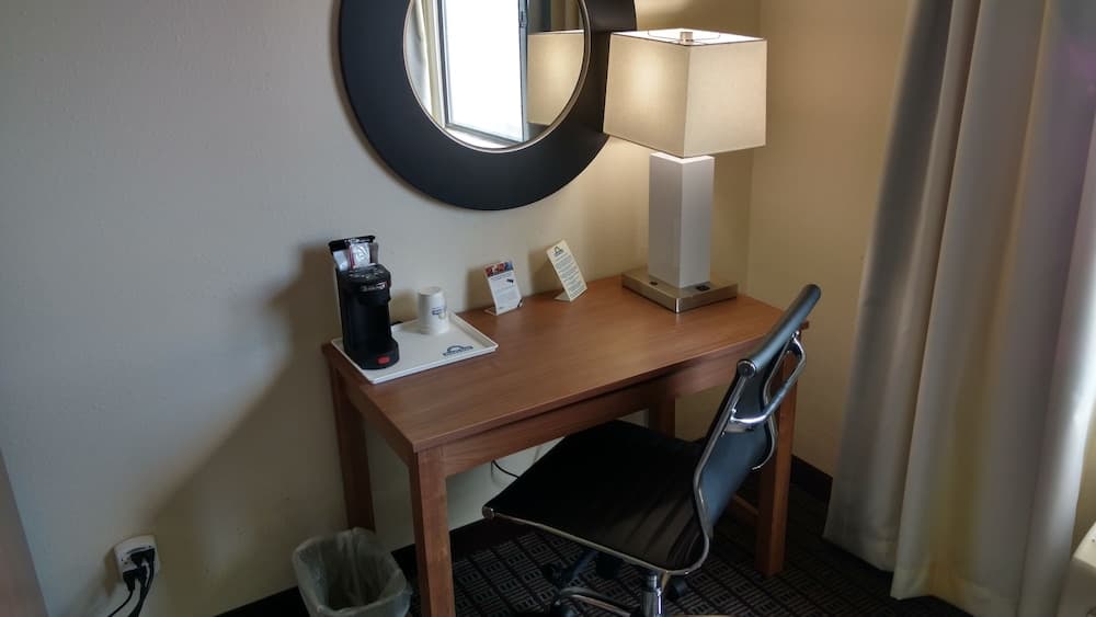 Days Inn by Wyndham Ashland gallery photo in Ashland, KY — image 39