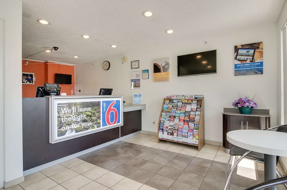 Motel 6 Tacoma, WA - South interior in Tacoma, WA — gallery photo 2